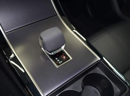 Land Rover - Range Rover Velar