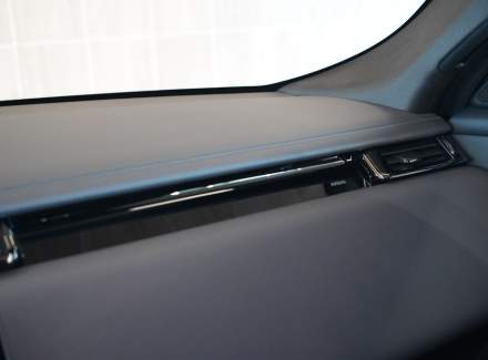 Land Rover - Range Rover Velar