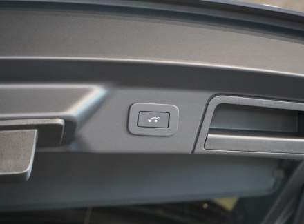 Land Rover - Range Rover Velar