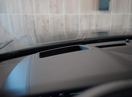 Land Rover - Range Rover Velar