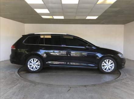 Volkswagen - Golf