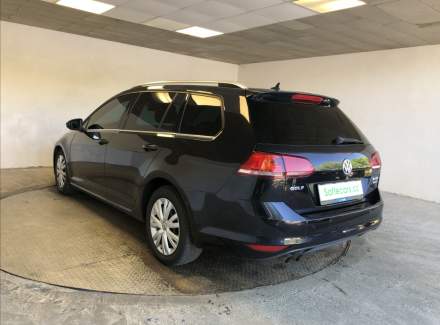 Volkswagen - Golf