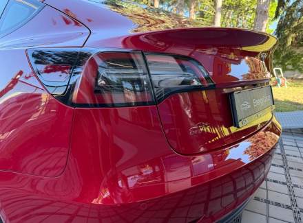 Tesla - Model 3