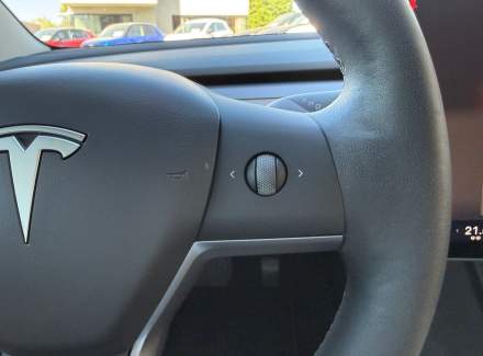 Tesla - Model 3