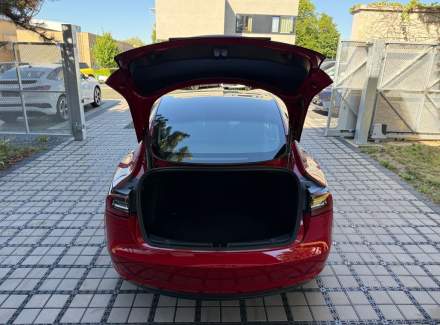 Tesla - Model 3