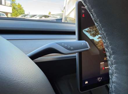 Tesla - Model 3