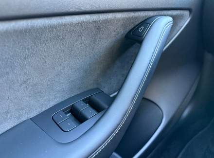 Tesla - Model 3