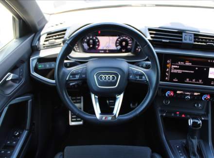 Audi - Q3