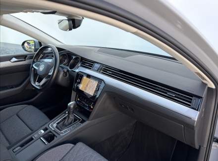Volkswagen - Passat