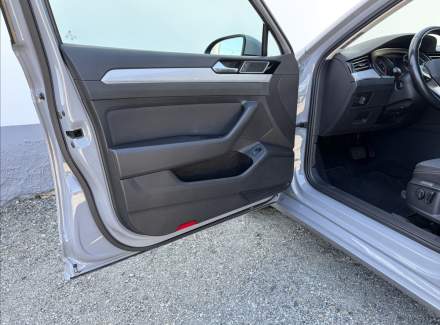Volkswagen - Passat