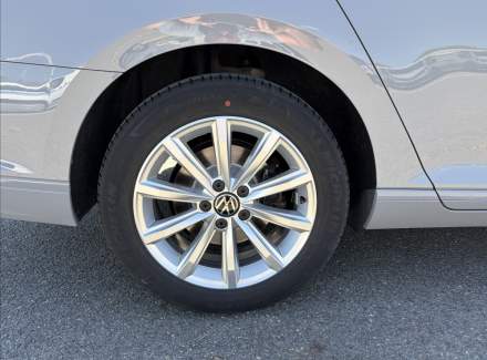 Volkswagen - Passat