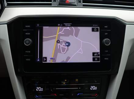 Volkswagen - Passat