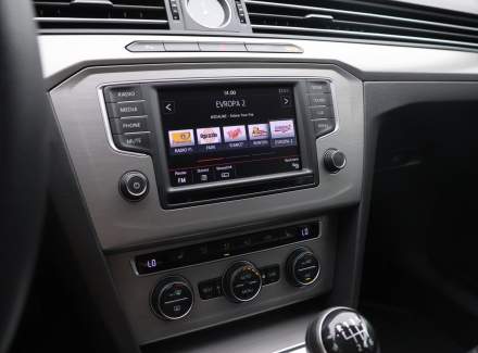 Volkswagen - Passat