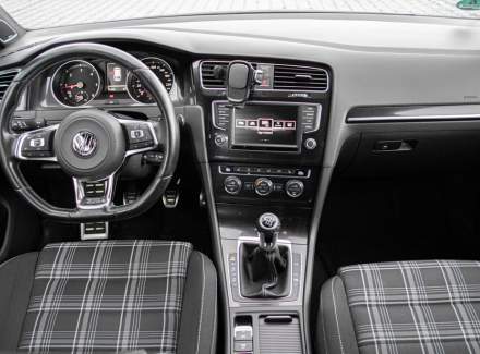 Volkswagen - Golf