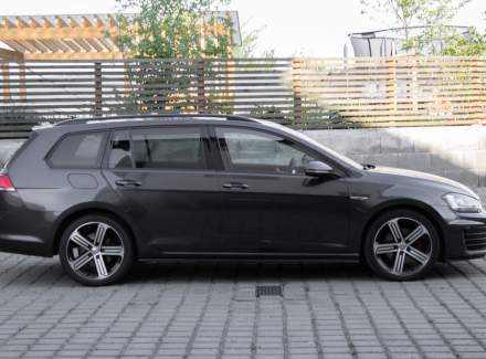 Volkswagen - Golf