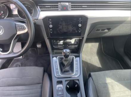 Volkswagen - Passat