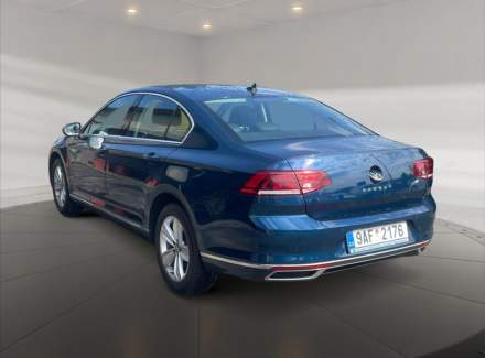 Volkswagen - Passat