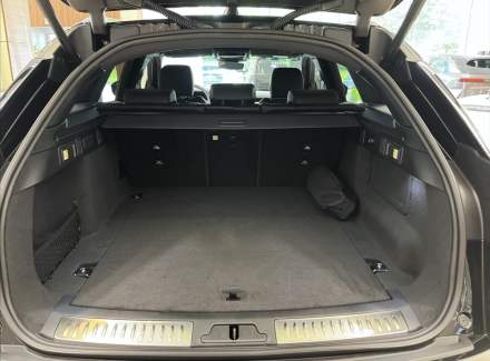 Land Rover - Range Rover Velar