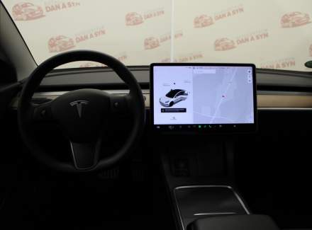 Tesla - Model 3