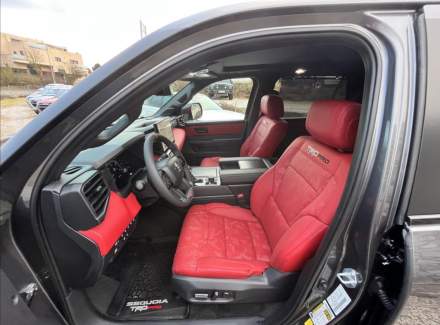 Toyota - Sequoia