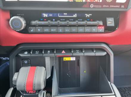 Toyota - Sequoia