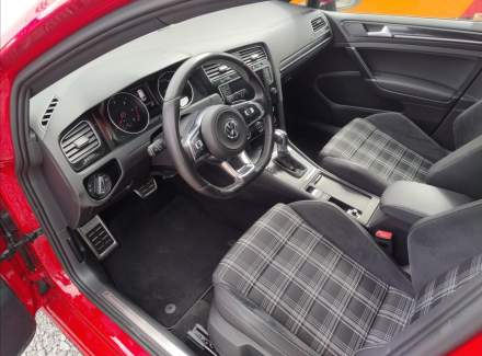 Volkswagen - Golf