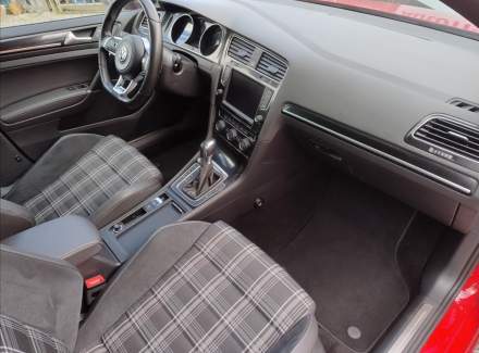 Volkswagen - Golf