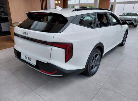Kia - K4