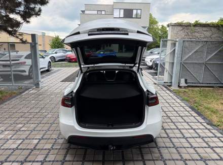 Tesla - Model Y