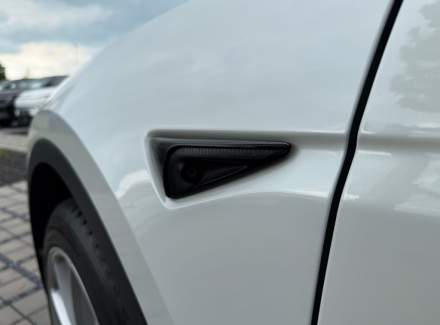 Tesla - Model Y