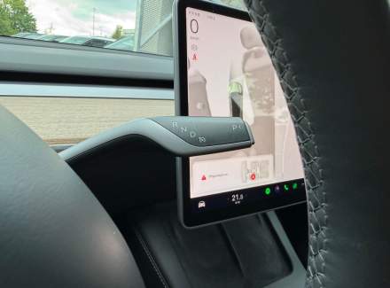 Tesla - Model Y
