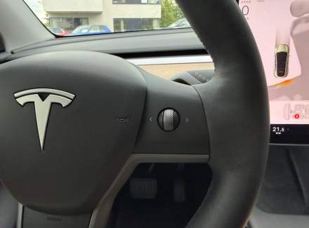 Tesla - Model Y
