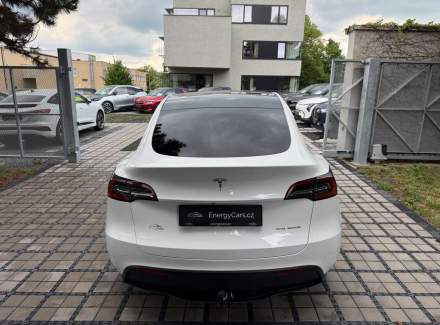 Tesla - Model Y