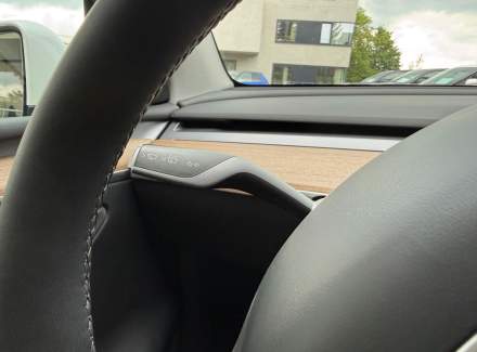 Tesla - Model Y