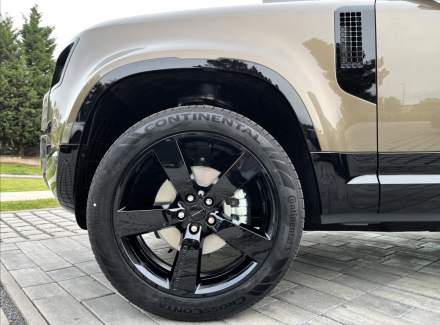 Land Rover - Defender