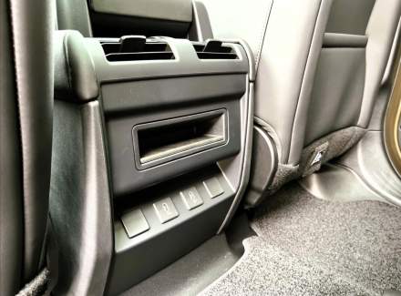 Land Rover - Defender