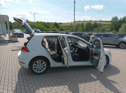 Volkswagen - Golf