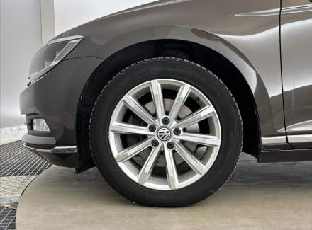 Volkswagen - Passat