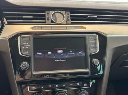 Volkswagen - Passat