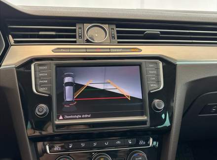 Volkswagen - Passat