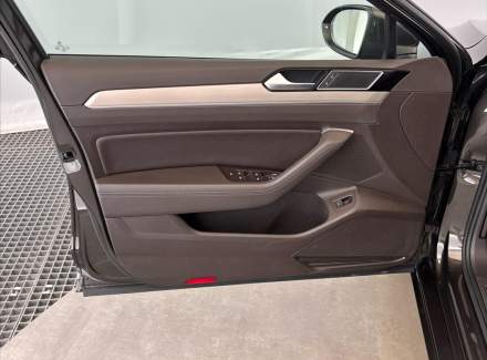 Volkswagen - Passat