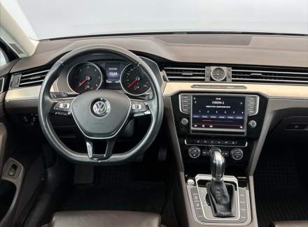 Volkswagen - Passat
