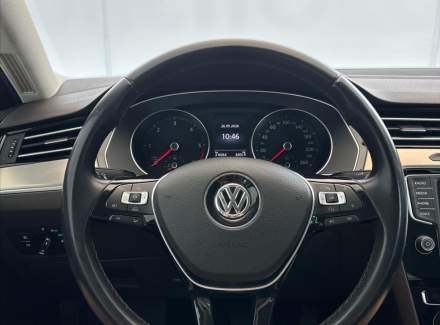 Volkswagen - Passat