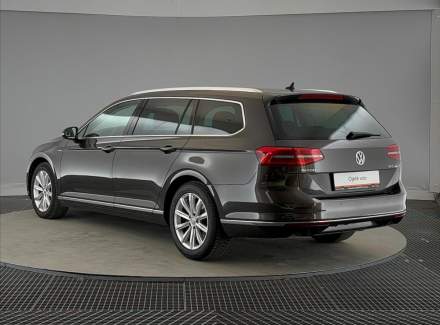Volkswagen - Passat