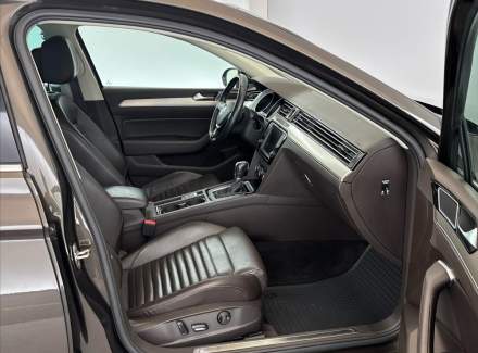 Volkswagen - Passat