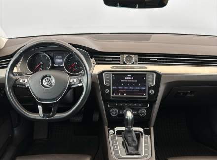 Volkswagen - Passat
