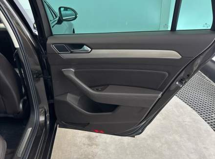 Volkswagen - Passat
