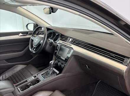 Volkswagen - Passat
