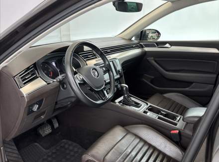 Volkswagen - Passat