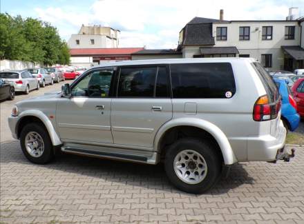 Mitsubishi - Pajero